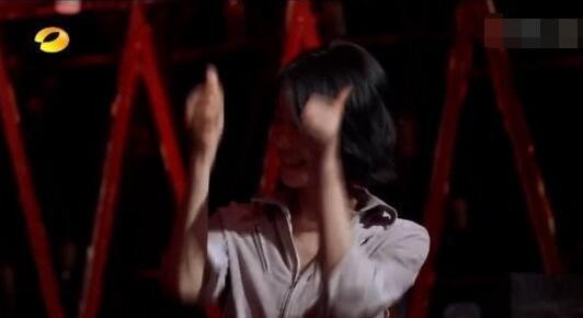 笑到弯腰！王菲综艺首秀被表白：我是你女儿窦靖童的粉丝
