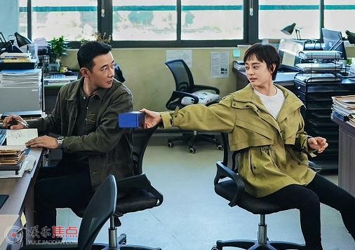 乌云之上是小说改编的吗