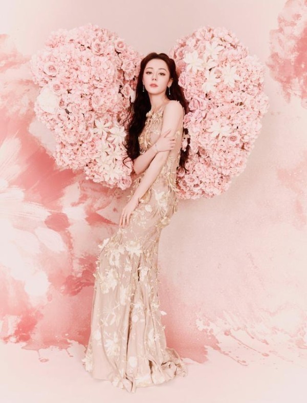 迪丽热巴夏日美人鱼 梦幻与时尚的碰撞