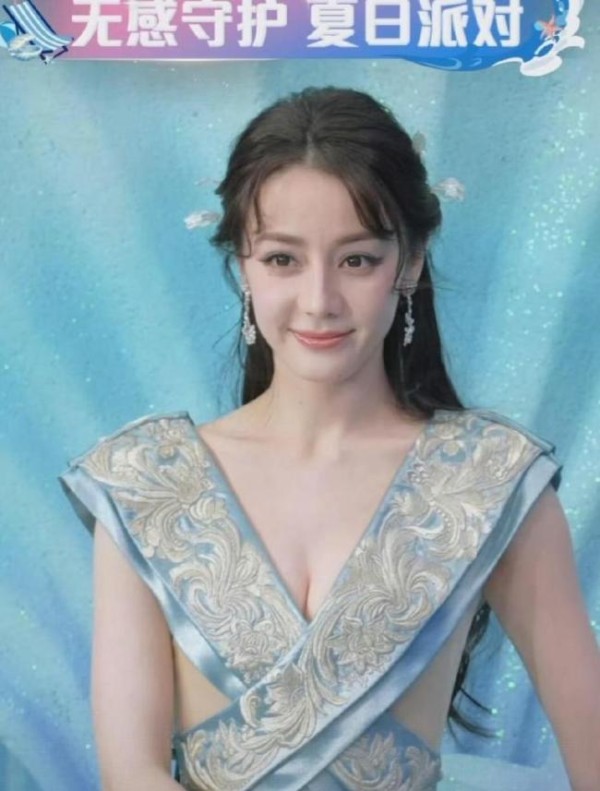 迪丽热巴夏日美人鱼 梦幻与时尚的碰撞