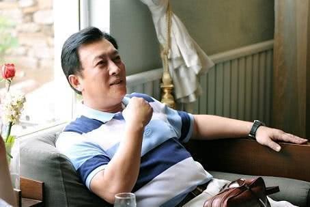 十届金鹰“视帝视后”盘点，差距一眼看出，难怪他们拿奖难以服众