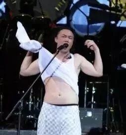 盘点当红明星的尴尬事件，蔡徐坤沦陷B站，邓超裤子开线！