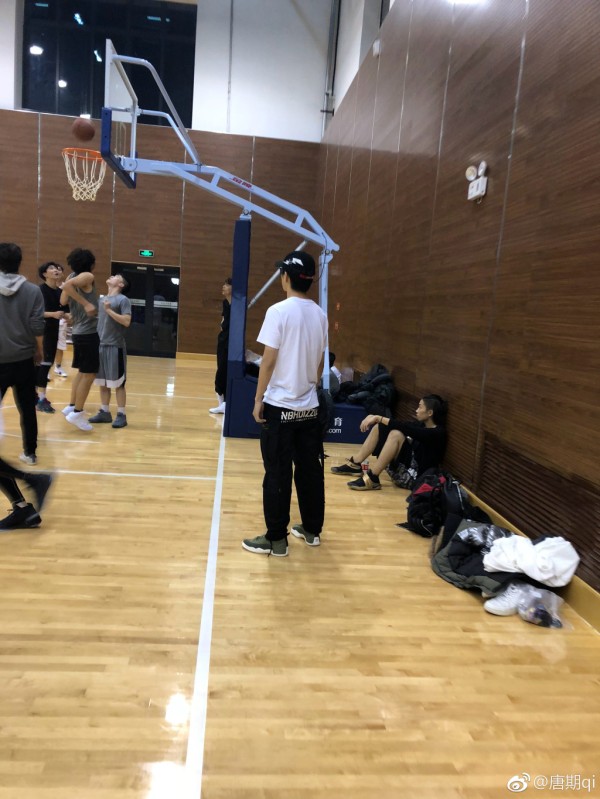 刘昊然吴磊言承旭生活中被拍 这才是帅哥明星私下最真实的一面