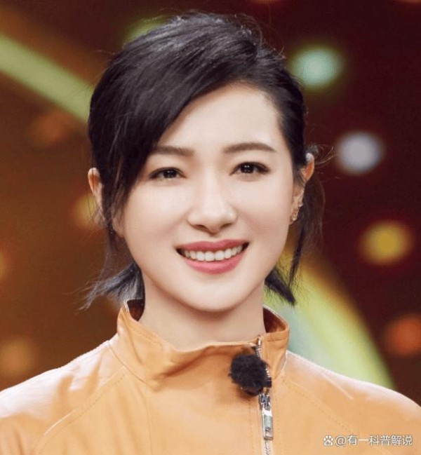 校园里的万茜：从“无人追”女生到荧幕女王的蜕变之路