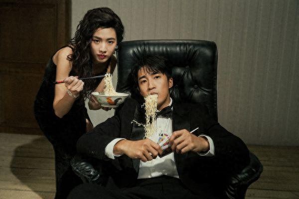 娄峻硕滚床焦凡凡画面曝光！　甜告白「永远的梦中情人」闪瞎