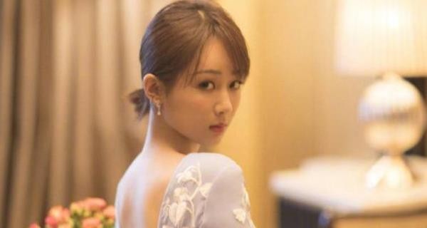 杨紫痛失金鹰女神后，颜值终于得到官方肯定，获封新头衔扬眉吐气