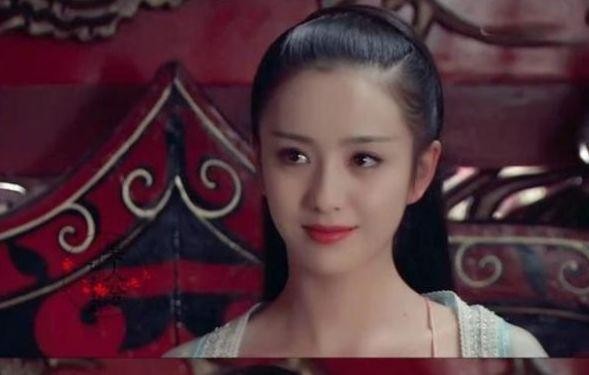 她是公认的“苦情剧女王”，古装温柔似水，同框不输佟丽娅