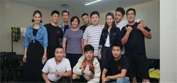 贾玲不再担任大碗娱乐公司职务！所有艺人合约到期不续