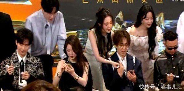 单依纯让C位林志炫，歌手2025发布会现场，娱乐圈站位引热议