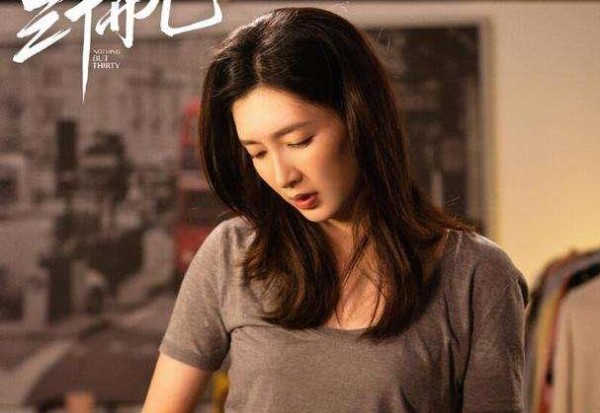 顾佳合影被裁，陈凯歌家世显赫，前妻洪晃照样被裁了！