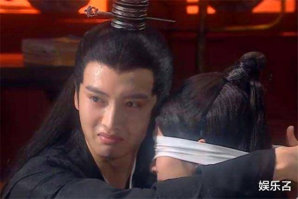 脱粉势在必行？陈宥维“扔花”事件再次发酵，外界党派分明！