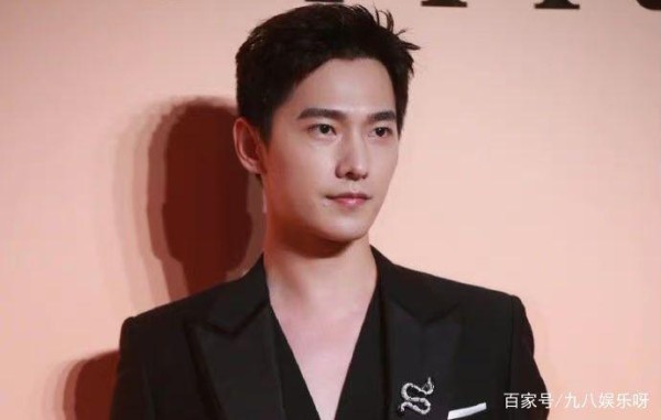 男艺人生图证明自律性，都与迪丽热巴组过cp，上亿粉丝羡慕了