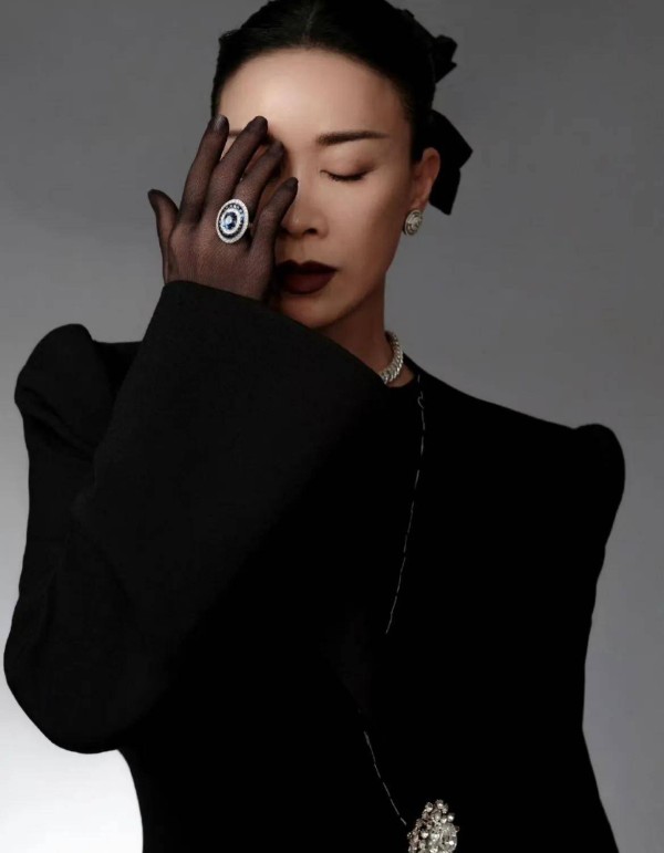 那英伦敦陪李嫣吃饭被赞“比王菲贴心”？“干妈KPI”又达成了？