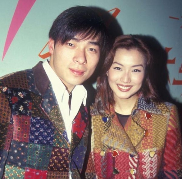 相恋多年历经分分合合终成婚的明星，前三对成了娱乐圈模范夫妻