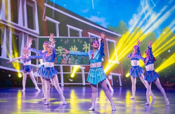 小学生演学校生活！《校园狂想曲》在这里上演