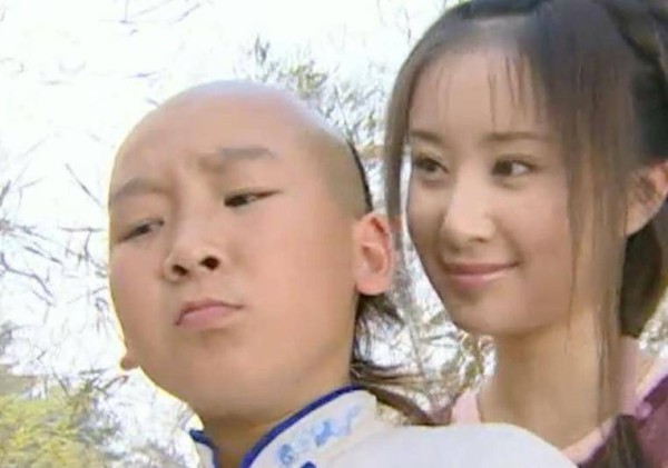 他被称为“最惨童星”，曾被张国立认做干儿子，现已无人知道