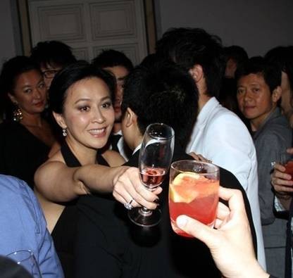娱乐圈嗜烟酒如命的十大明星（图）