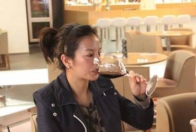 娱乐圈嗜烟酒如命的十大明星（图）