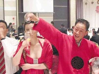 娱乐圈嗜烟酒如命的十大明星（图）