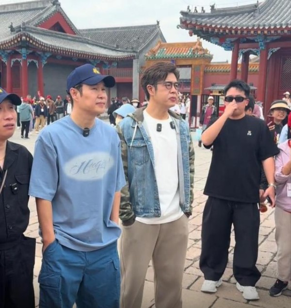 小沈阳故宫行引围观 音乐事业再起航