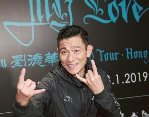 刘德华已痊愈出院，得知粉丝不愿退票，决定用新方案回报粉丝