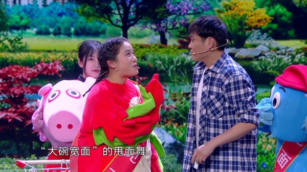 欢乐喜剧人：白鸽肩扛大长椅，变身“愤怒的小鸟”跳《大碗宽面》