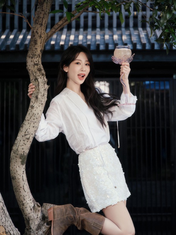 杨紫体验龙井茶酒铺短途旅行畅聊拍摄趣事