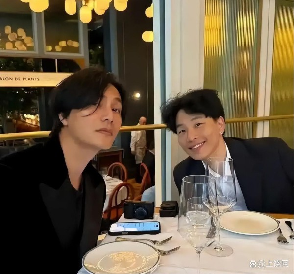 陈坤儿子大学毕业，父子合照曝光：这才是娱乐圈最“硬核”的父爱