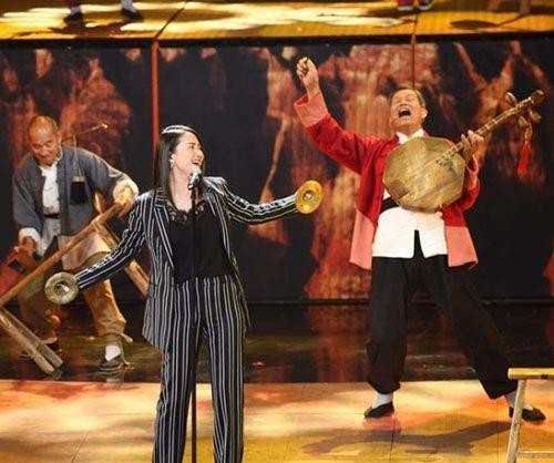 3位走向国际的华人歌手，蔡徐坤打球被群嘲，只有她弘扬中国文化