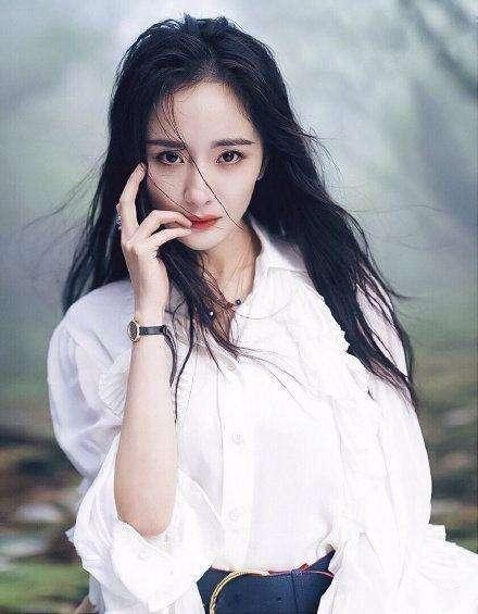 好友默认杨幂热恋中，并表示担心她被骗