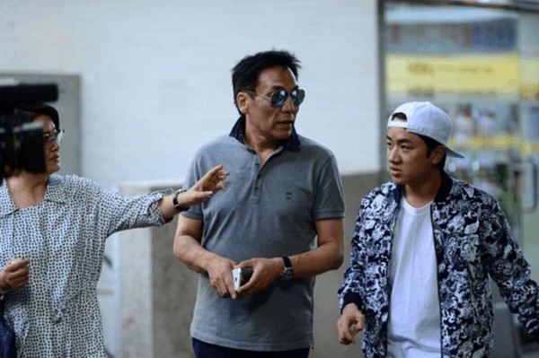 6大男明星与岳父合影, 沈腾霸气抱岳母, 李晨完败岳父