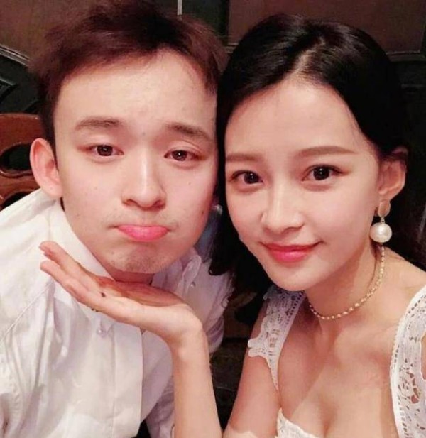 娱乐圈“早婚”的4对明星夫妻，陈晓28岁结婚，她没毕业就结婚了