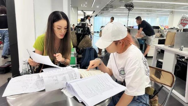 夜校化妆导师李爱：以自信为笔，勾勒自然之美