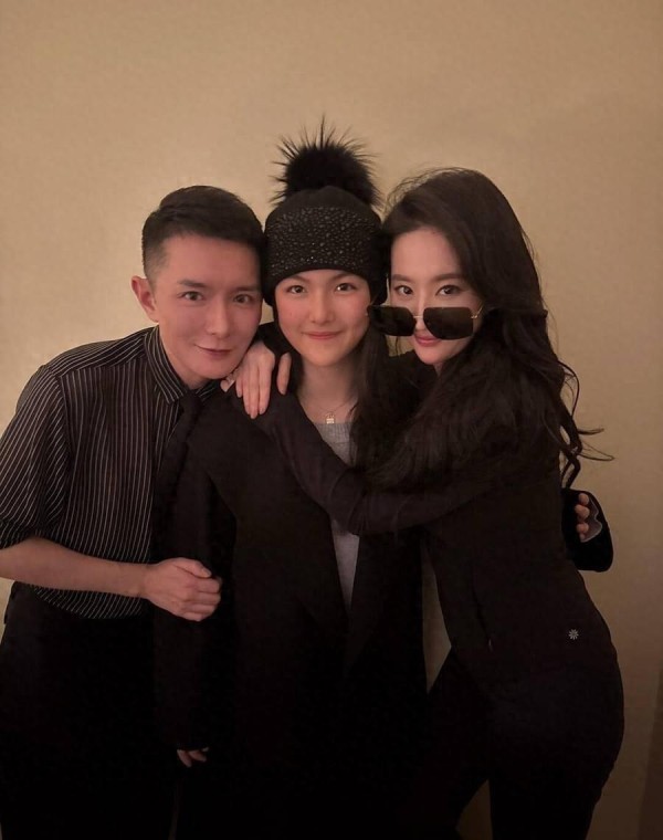 天那！王诗龄居然和刘亦菲、李现同框了？！