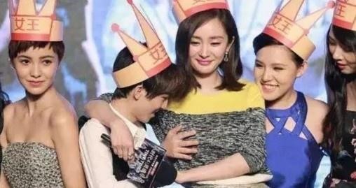明星“尴尬”合影照片，第三对最尴尬，最后一对曾是“恩爱”夫妻