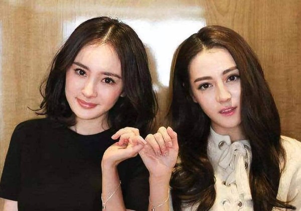 当年<a style='color:#f10404;' href='https://www.mingxing.cc/tags-274.html ' target='_blank'>杨幂</a>旗下艺人解约<strong></p> <p><a style='color:#f10404;' href='https://www.mingxing.cc/tags-274.html ' target='_blank'>杨幂</a></strong>，<a style='color:#f10404;' href='https://www.mingxing.cc/tags-274.html ' target='_blank'>杨幂</a>喊冤：给机会红不了怪我咯
