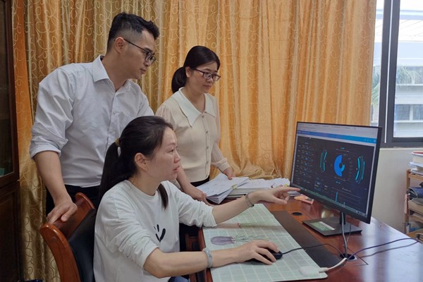 讲解智慧运行投放模型。赖冰摄