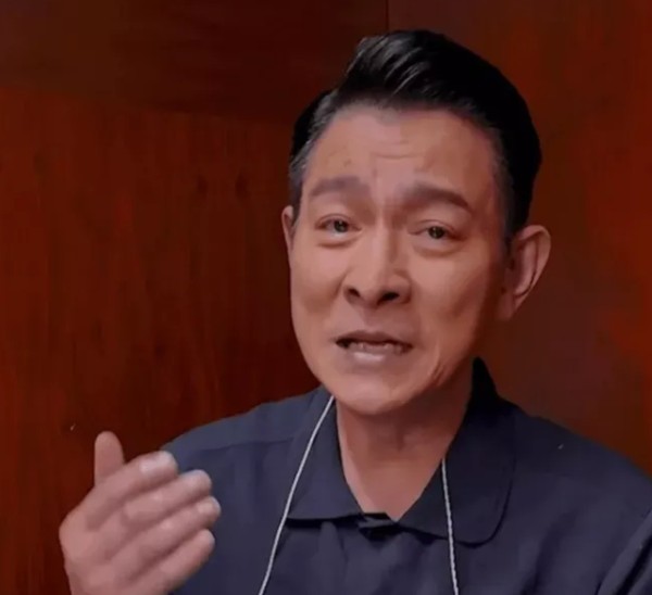 61岁刘德华素颜出镜白发苍苍皱纹密布引无数网友泪奔