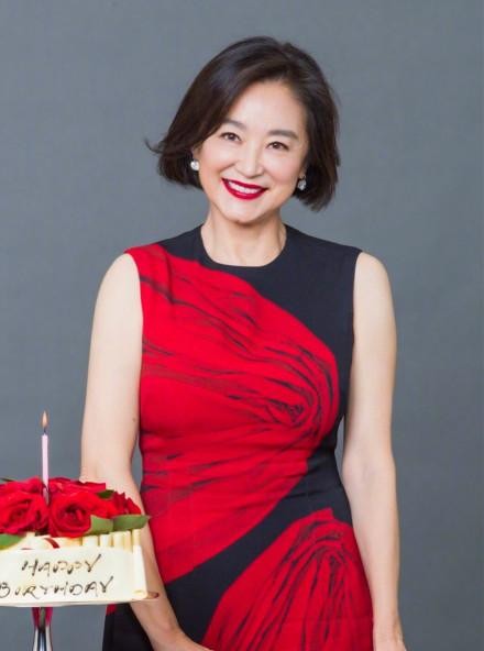 林青霞用18年从明星到作家的蜕变，获得香港大学名誉博士学位