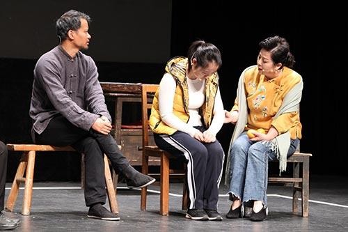 骆文莲，科技之光下的演艺巨星简历