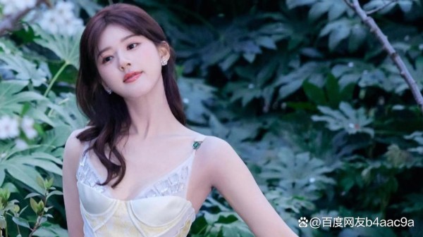 镜头下的赵露思：与粉丝深情交织，共绘美好篇章