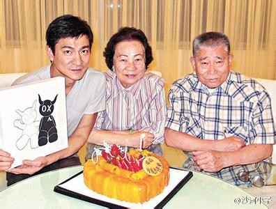 13位明星罕见全家福盘点（图）
