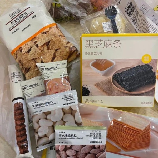加入零食大明星休闲零食店，与美食共度美好时光！