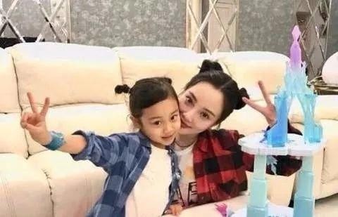贾乃亮李小璐被曝离婚，知情人称离婚协议都写了好几页
