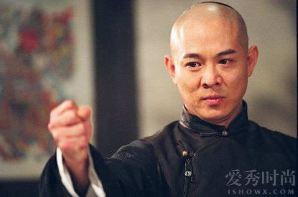 张嘉译驼背原因揭秘 盘点拍戏受伤留下后遗症的明星（2）