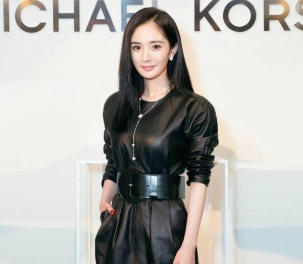 杨幂旗下艺人都爆红，范冰冰的却无人知晓，最后一个靠赵丽颖走红