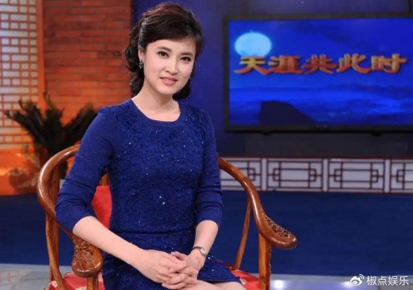 能力不输董卿，在央视低调三十年，如今竟发现她背景“不简单”
