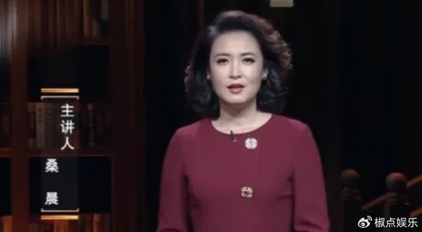 能力不输董卿，在央视低调三十年，如今竟发现她背景“不简单”