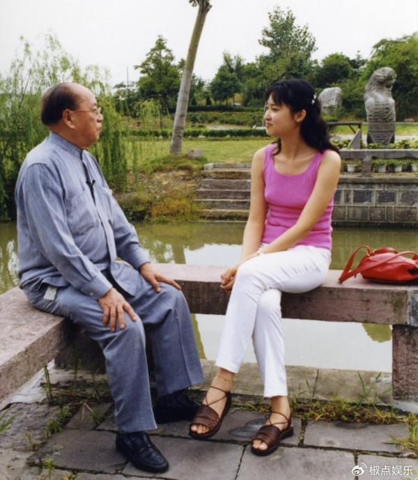 能力不输董卿，在央视低调三十年，如今竟发现她背景“不简单”