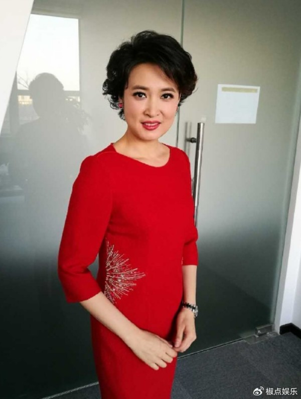 能力不输董卿，在央视低调三十年，如今竟发现她背景“不简单”